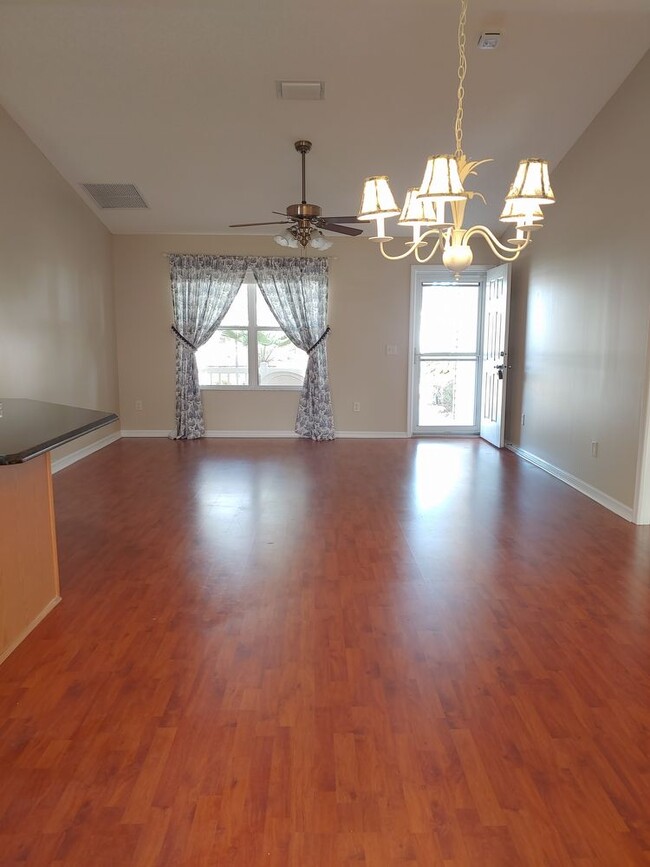 Building Photo - 2162 Broxton Pl