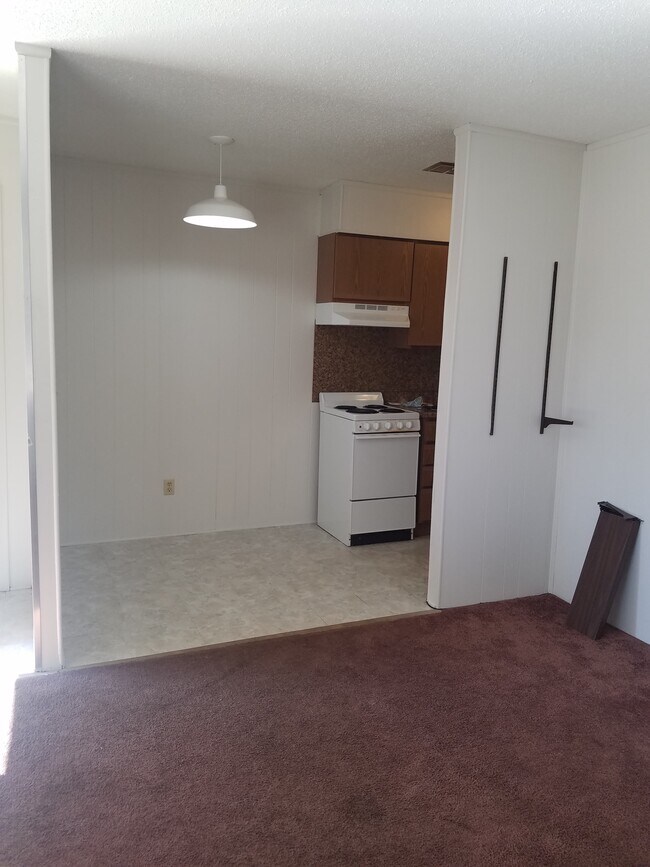 Building Photo - 819 N Cory St