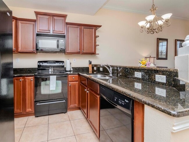 Building Photo - 13941 Clubhouse Dr