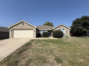 Building Photo - 2409 Gail Dr