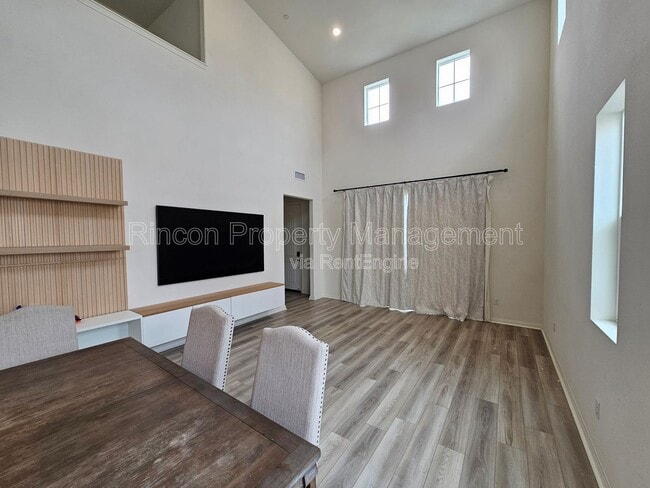 Building Photo - 431 Limoneira Ln