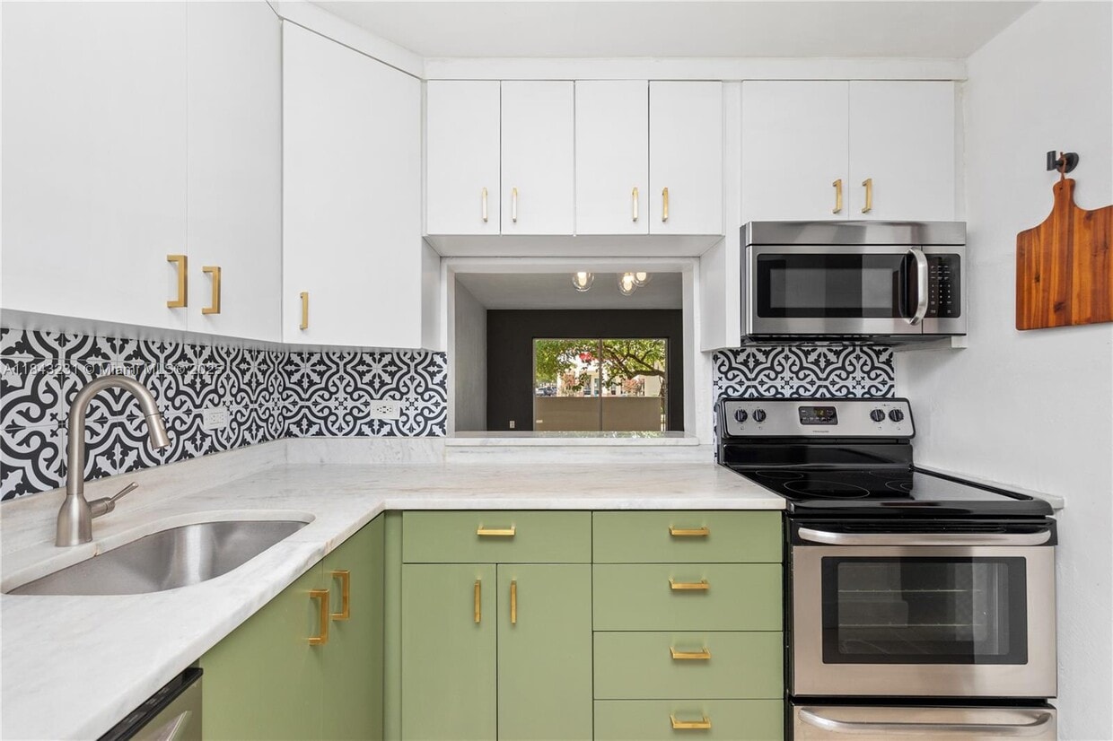 Primary Photo - 6890 N Kendall Dr