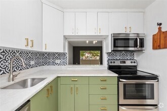 Building Photo - 6890 N Kendall Dr