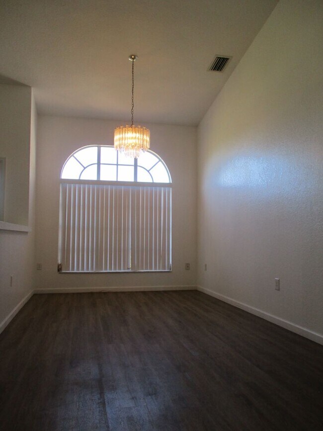 Building Photo - 202 Mocoro Street