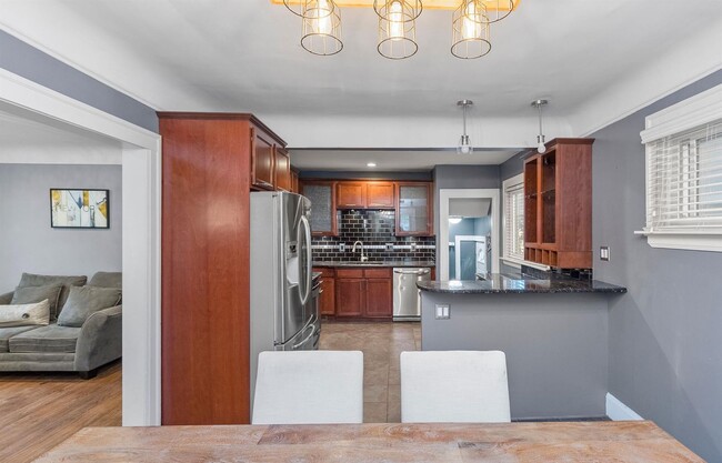 Building Photo - Heart of Royal Oak's most desirable neighborhood - Available NOW!