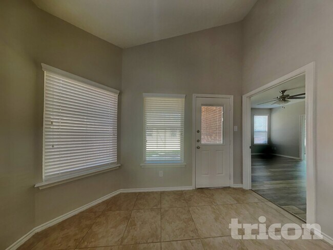 Foto del edificio - 1304 Glen Ct