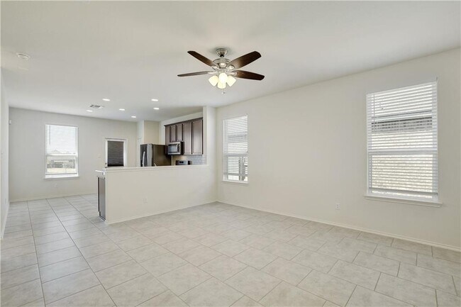 Foto del edificio - 176 Thornless Cir