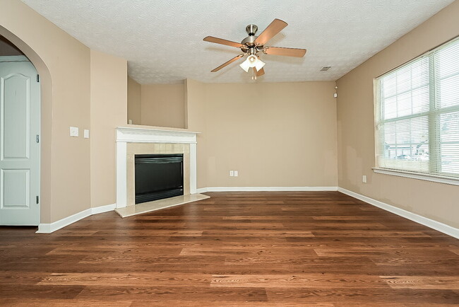 Building Photo - 7420 Garnet Dr