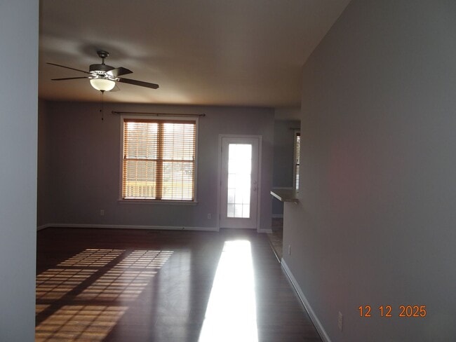 Building Photo - 3 Bedrooms, 2.5 Bathrooms Single Family Home