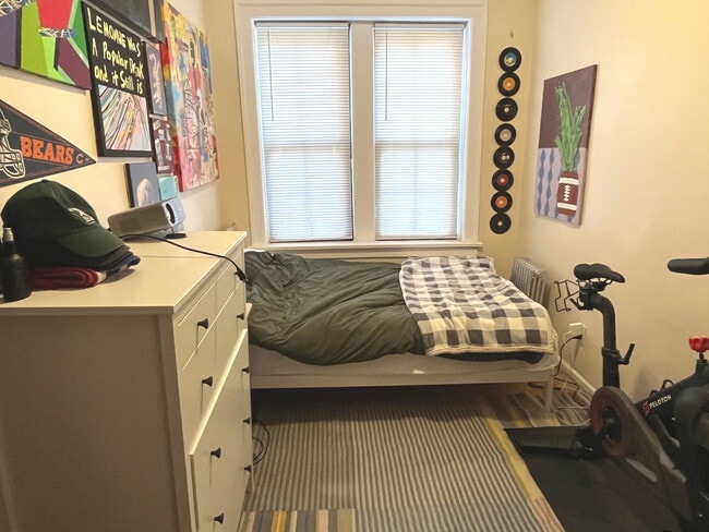 Building Photo - 1127 W Farwell Ave