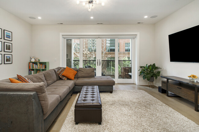 Foto del edificio - 226 S Green St