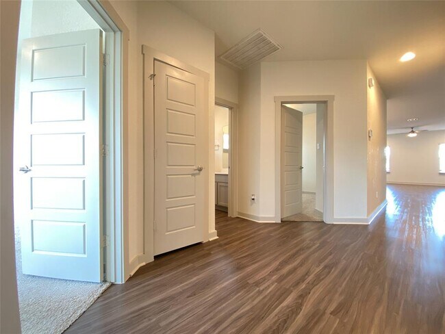 Foto del edificio - 5121 Vanner Path