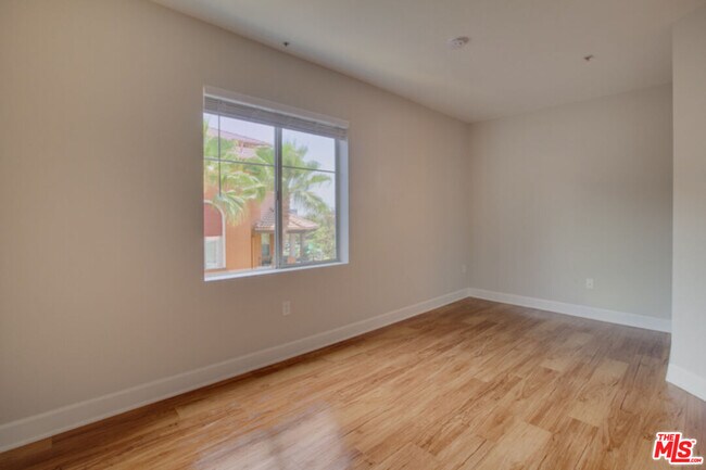 Building Photo - 340 Hauser Blvd