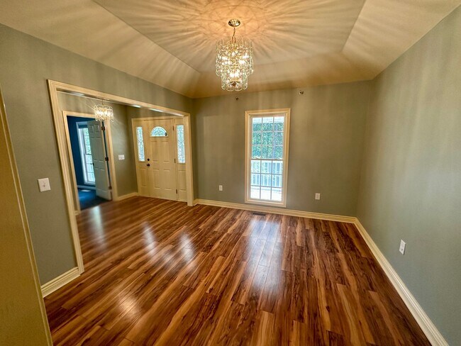 Foto del edificio - 3 Bedroom Home - Private - Central SC