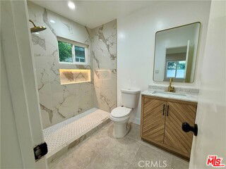 Foto del edificio - 8561 Marklein Ave