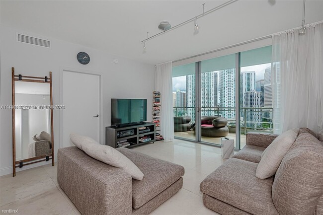 Foto del edificio - 2 br, 2 bath Condo - 90 SW 3rd St Apt 2002