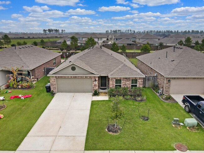 Foto del edificio - 15127 Willow Tree Ln