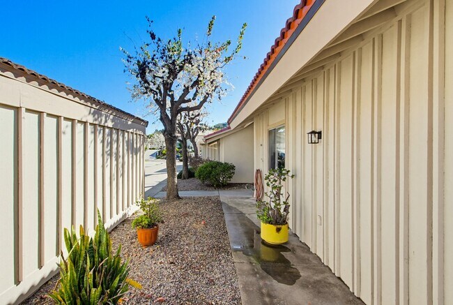 Foto del edificio - 17440 Plaza Cerado