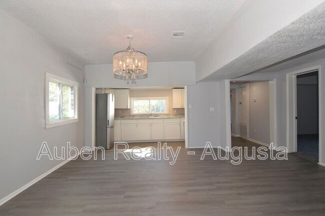 Building Photo - 1015 8th St