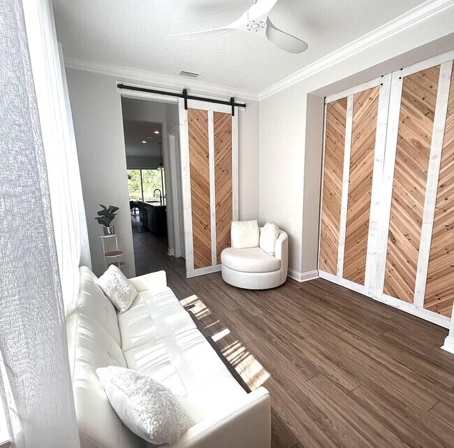 Foto del edificio - 326 Pine Haven Dr
