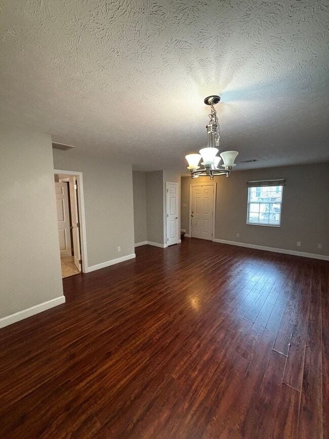 Building Photo - 6902 Kings Crossing Way