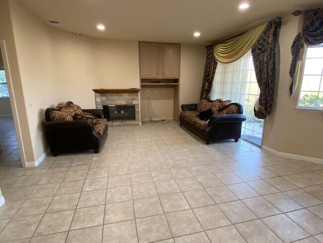 Building Photo - 1446 Fuerte Heights Ln