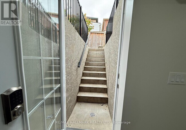 Building Photo - 429 Stringer Cir