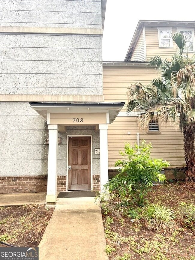 Building Photo - 708 Osborne St