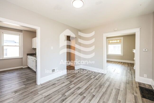 Building Photo - 3915 Lovell Ave