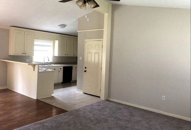 Building Photo - 451 Pemberton Dr