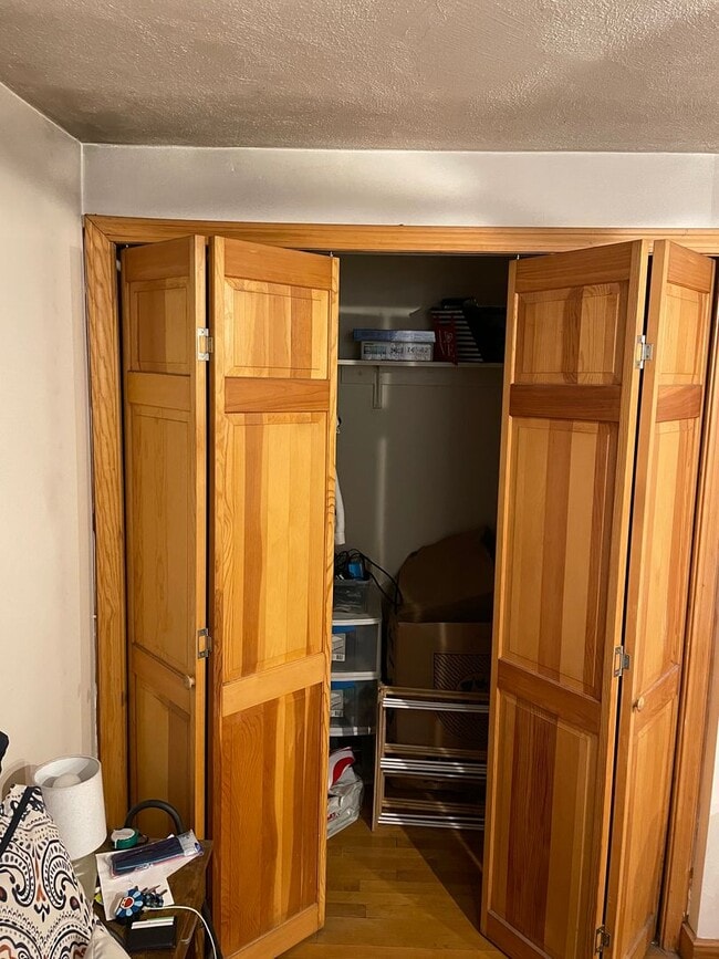 Building Photo - $2200 | Garden-Level 1BR | All Utilities Included | Parking Included
