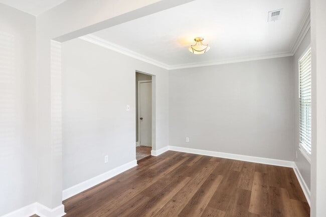 Building Photo - WOODLAKE