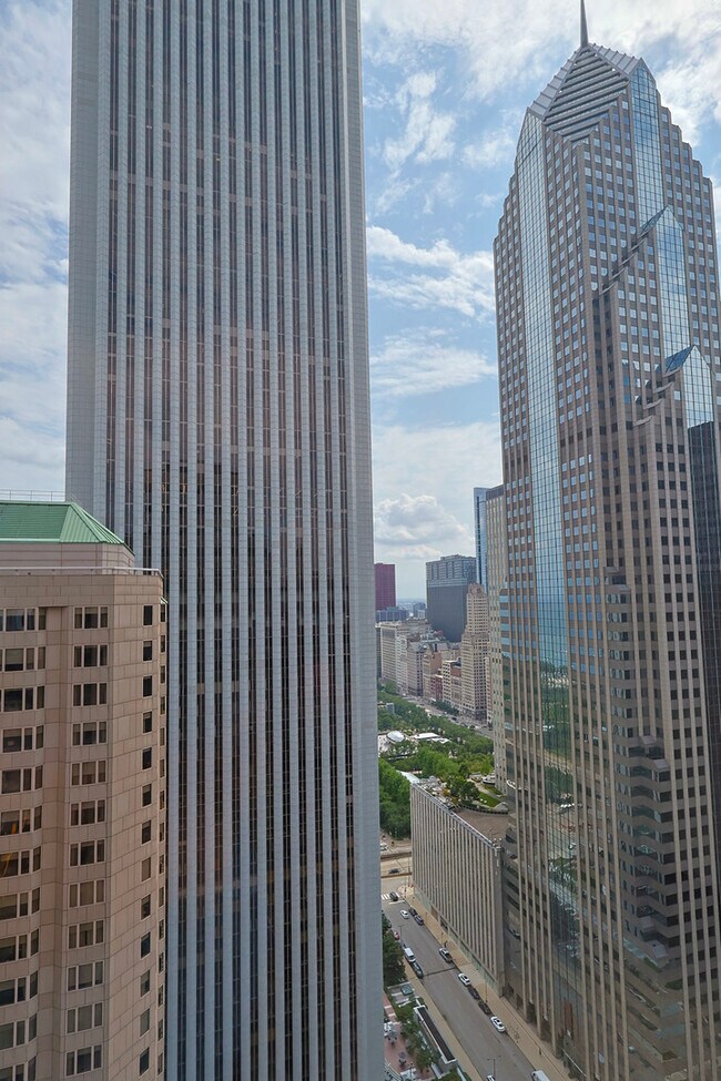 Building Photo - 222 N Columbus Dr