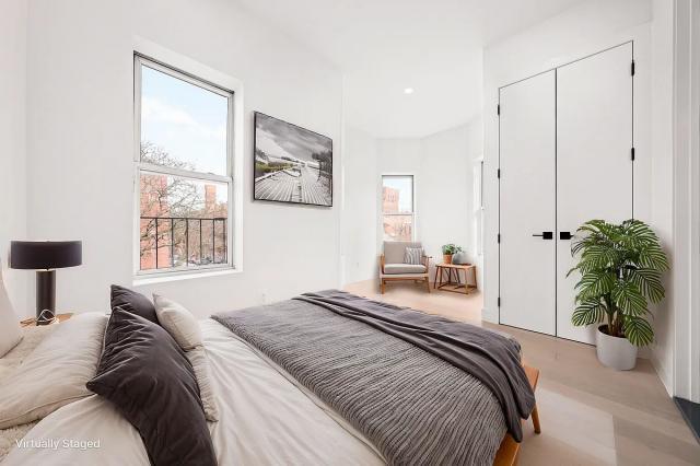 Foto del edificio - 3 bedroom in Brooklyn NY 11215