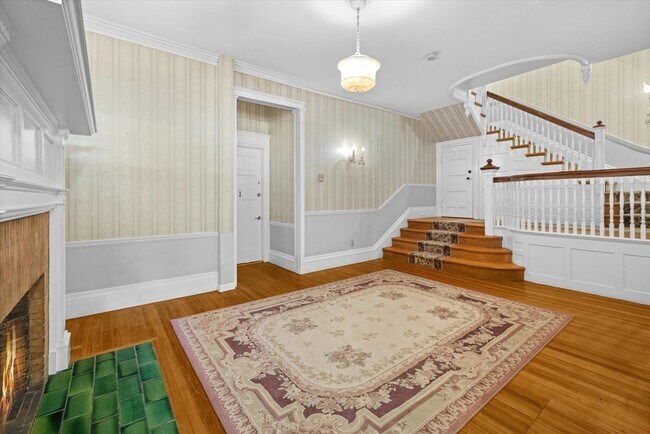 Building Photo - 1757 Beacon St