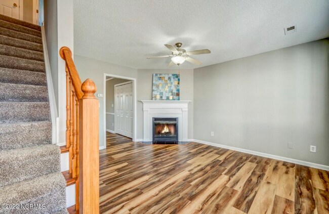 Building Photo - 2380 Vineyard Dr