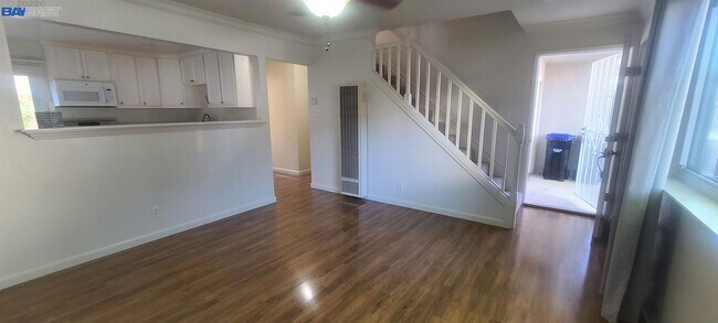 Building Photo - 4271 Pleasanton Ave