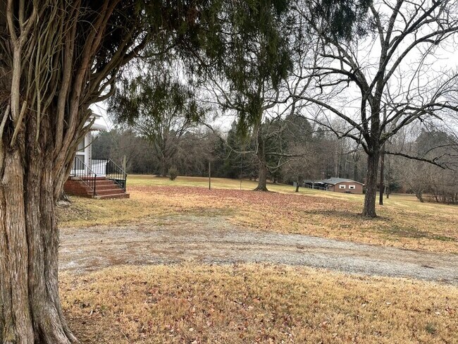 Foto del edificio - 2417 Statesville Blvd.