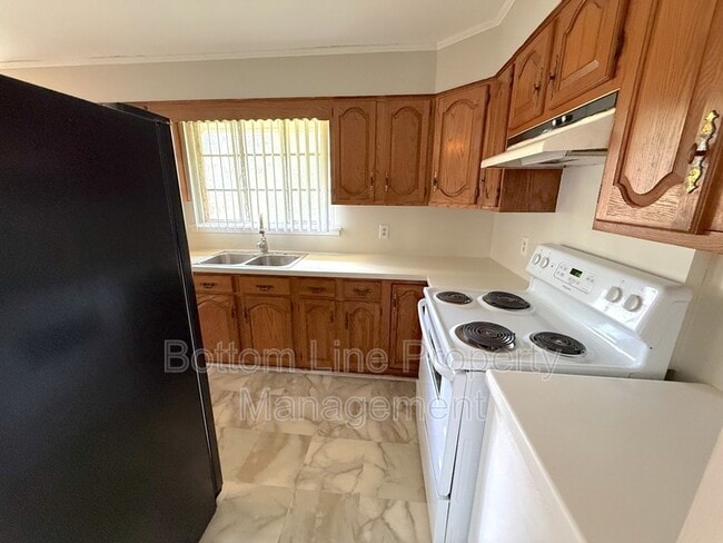 Foto del edificio - 5530 Radford Ave