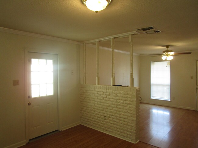 Building Photo - 1219 Lampkin St