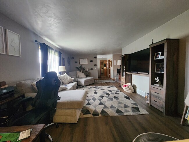 Foto del edificio - 917 Northwood Dr
