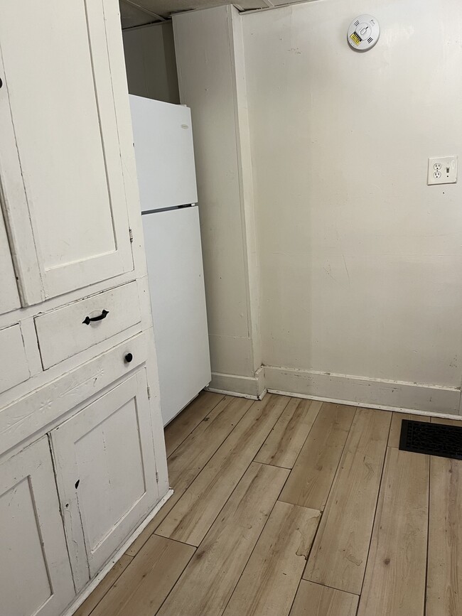 Kitchen 1 - 522 W High St