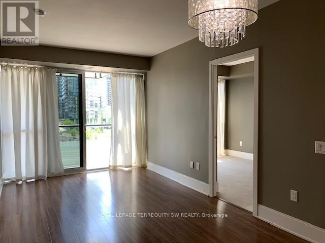 Building Photo - 560 Front St W