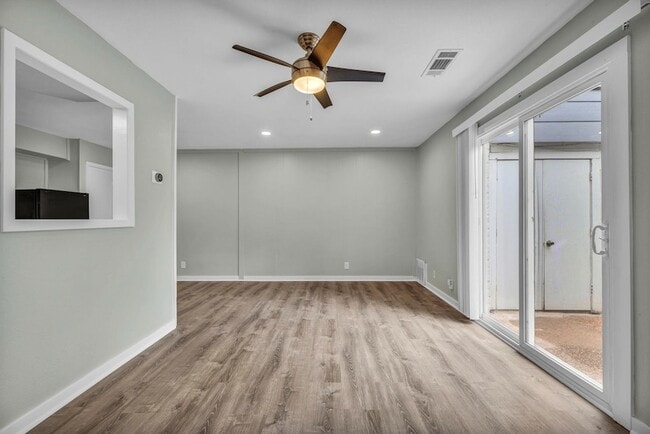 Building Photo - 2808 Skyway Cir