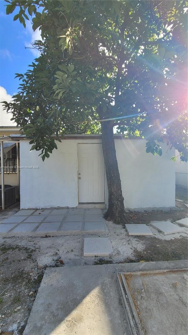 Foto del edificio - 10850 NE 4th Ave