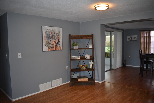 Building Photo - 5732 Mosaic Dr