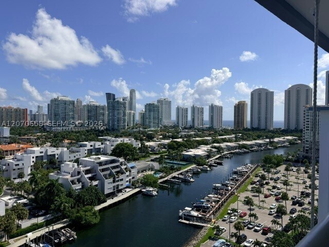 Foto del edificio - 400 Kings Point Dr
