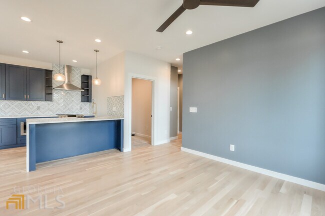 Foto del edificio - 761 Humphries St SW