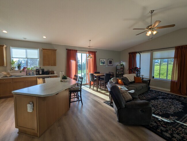 Foto del edificio - 342 Helens Ln