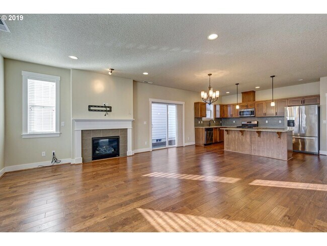 Building Photo - 461 SW 200th Ave